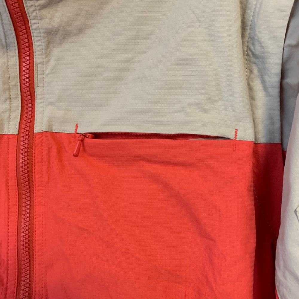 Packable Vintage Columbia Windbreaker - Women’s - Picture 8 of 9